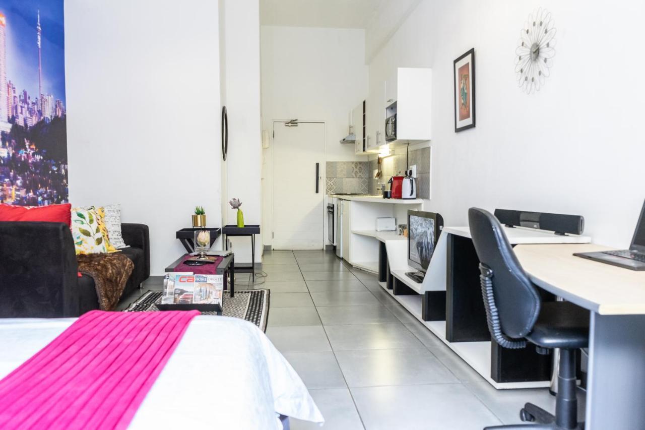 Stunning Maboneng Precinct Studio Apartment At 12 Decades Building Johannesburg Luaran gambar